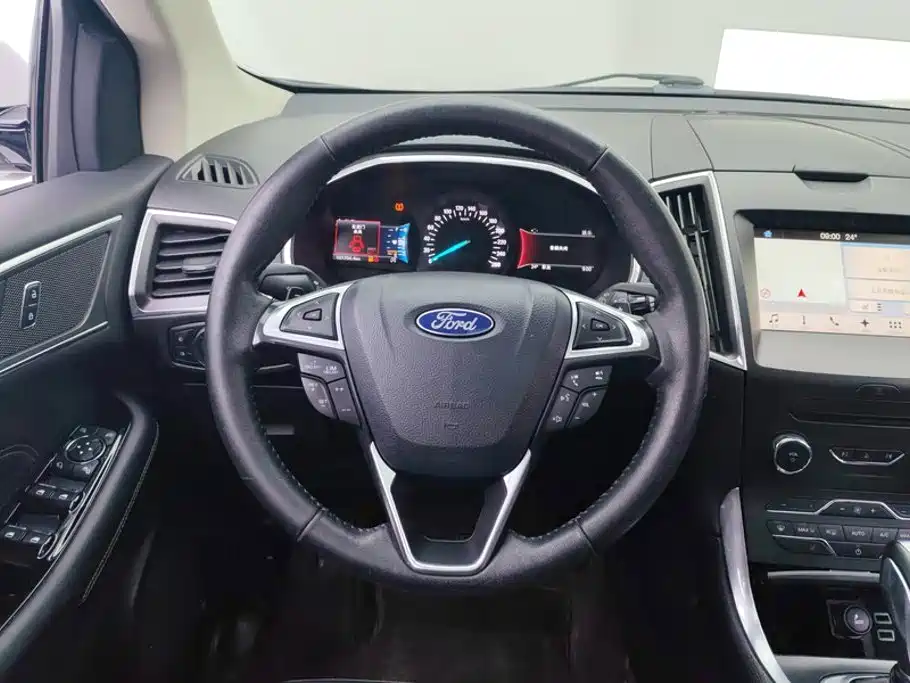 Фото 15 - Ford Edge