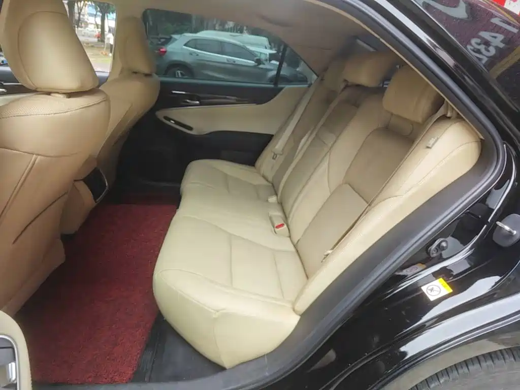 Toyota Crown 2019 2018 2.0T Fashion Edition