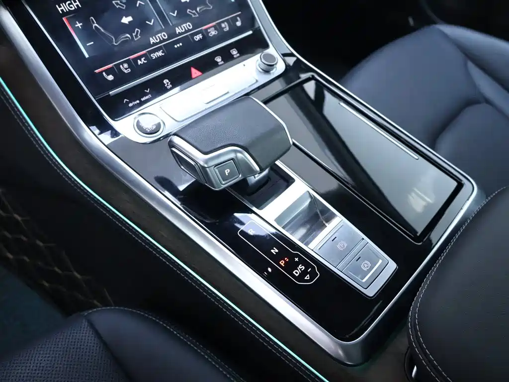 Audi Q7 2024 55 TFSI quattro S line Sport фото 12