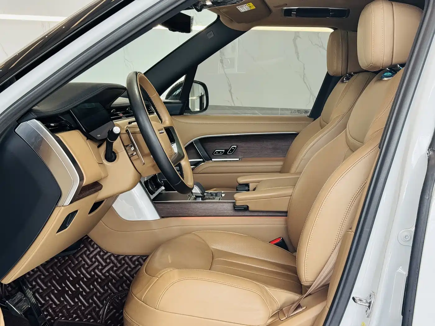 Land Rover Range Rover 2023 3.0 L6 400PS Genesis Extended Version фото 12