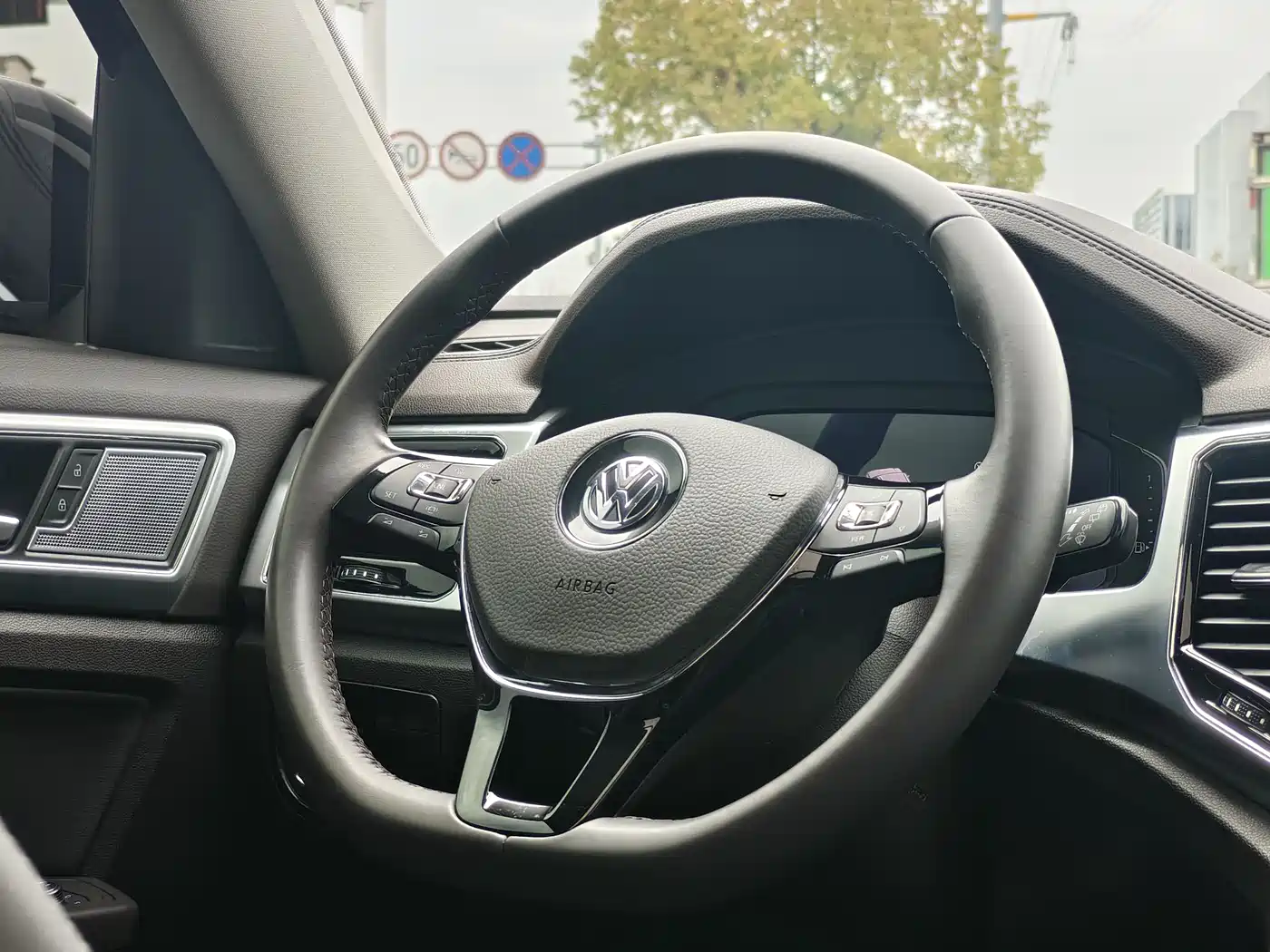 Volkswagen Teramont 2020 330TSI 2WD Luxury China VI фото 16