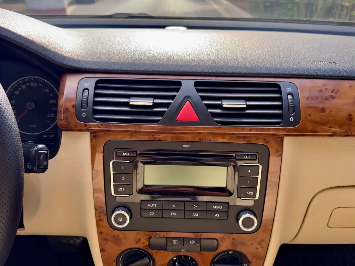 Volkswagen Bora 2008 Model 1.6L Automatic Comfort фото 16