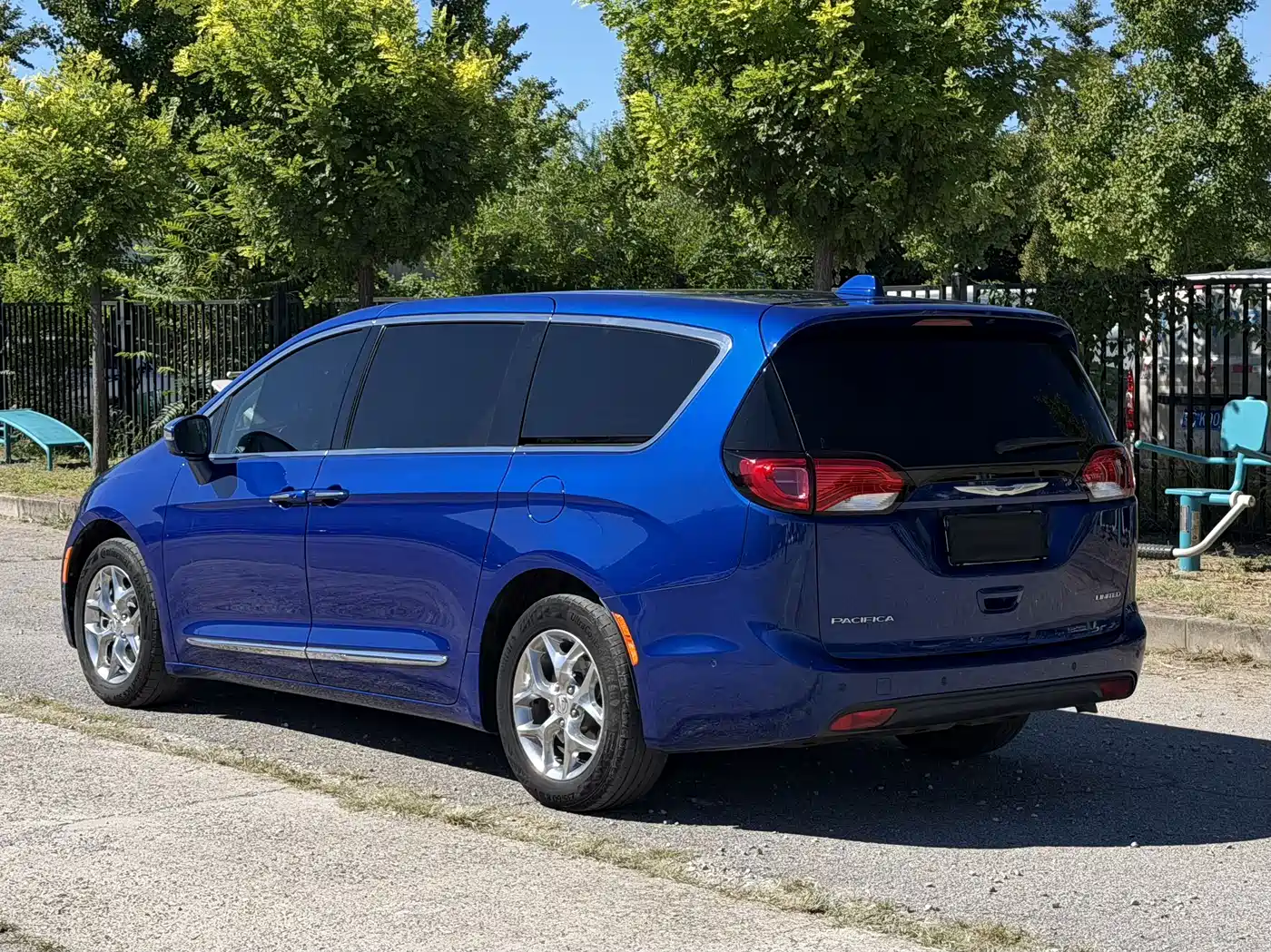 Chrysler Grand Voyager (Import) 2019 2017 3.6L Premium Edition