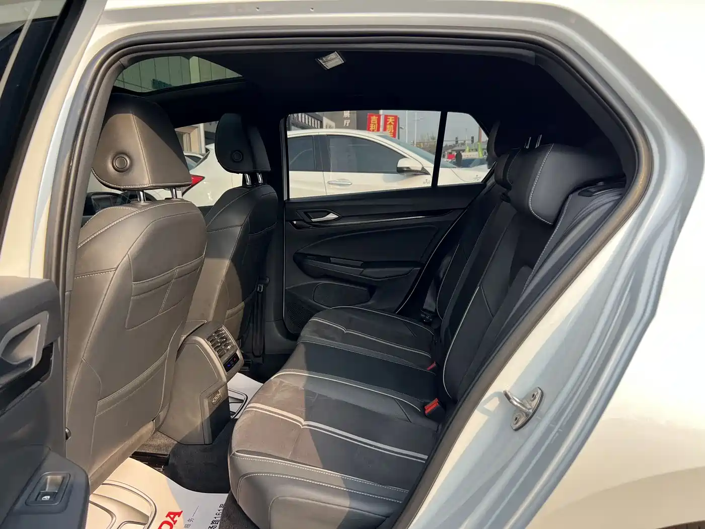 Volkswagen Golf 2023 280TSI DSG R-Line Lite фото 8