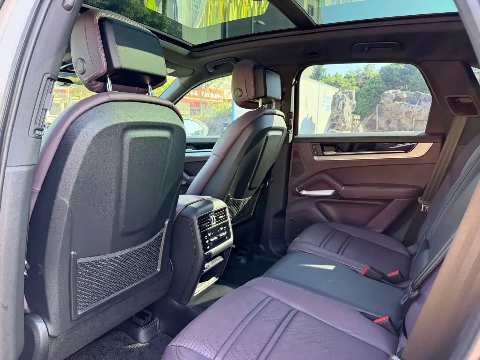 Photo 6 - Porsche Cayenne