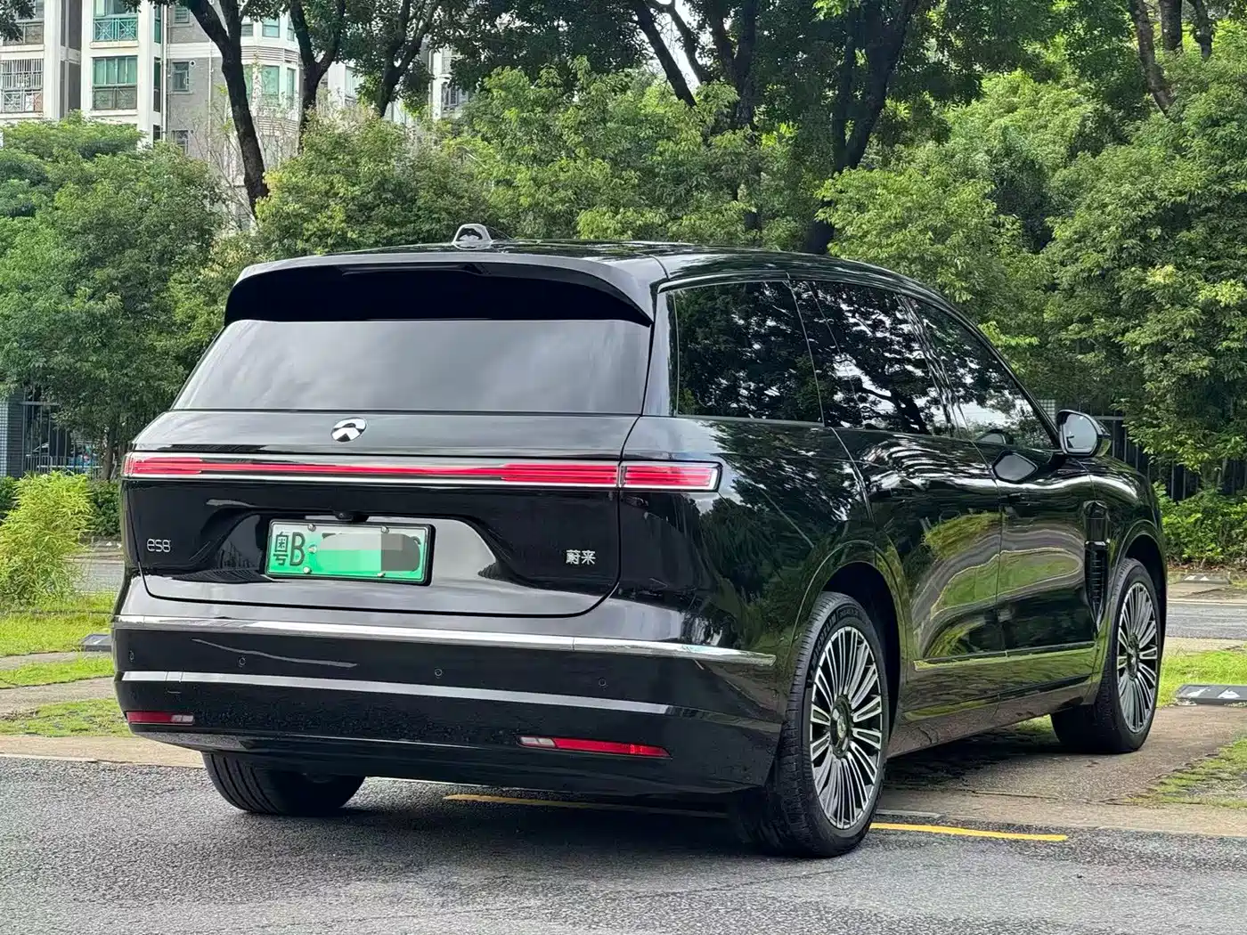 Фото 6 - NIO ES8