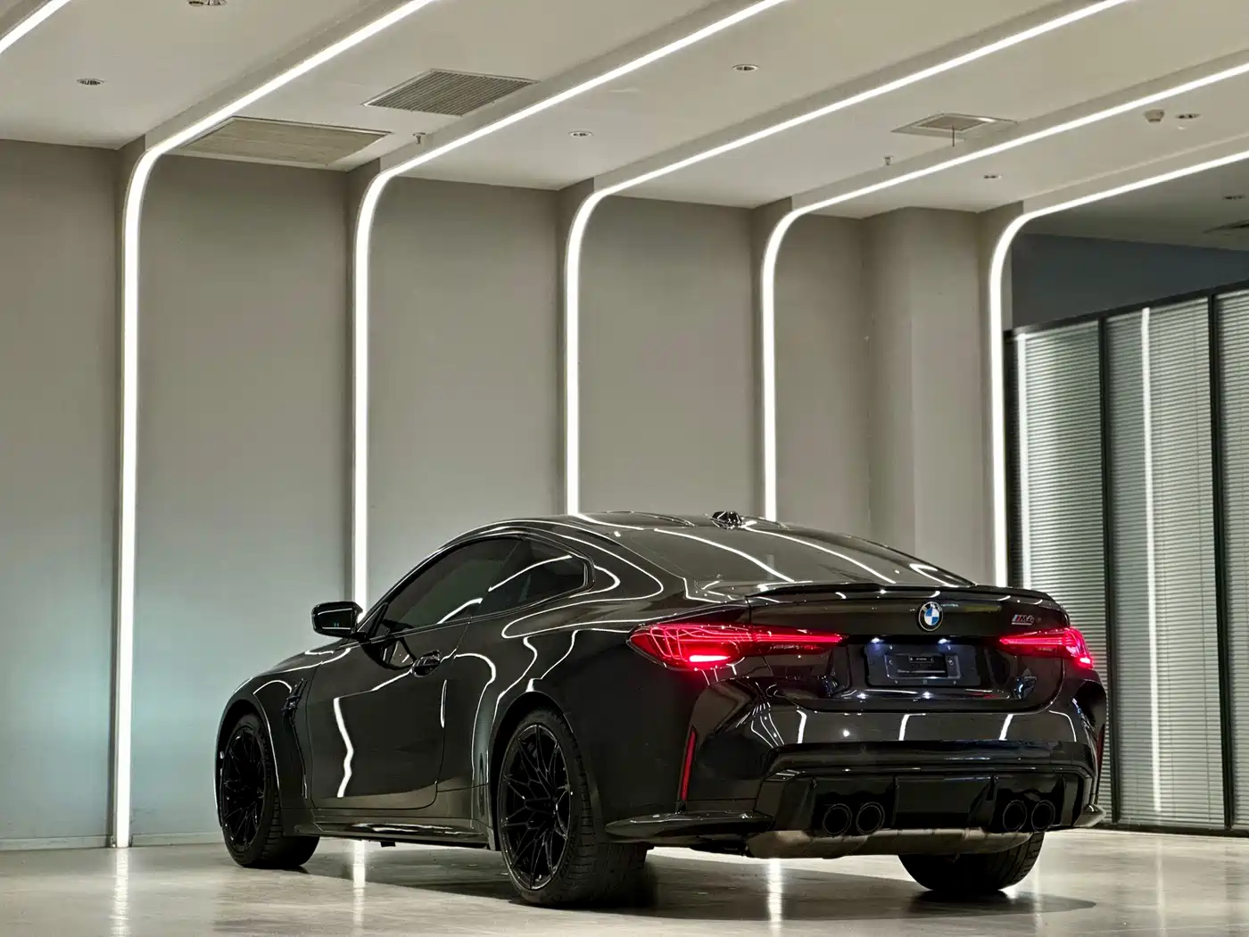 BMW M4 2024 BMW M4 Coupe Competition фото 9
