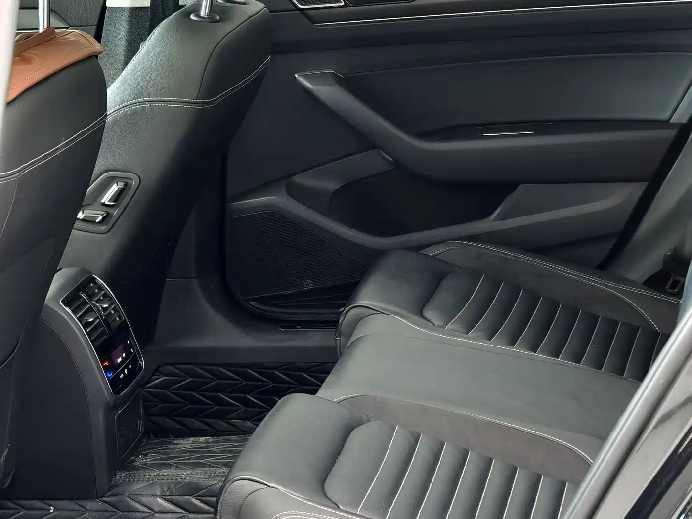 Volkswagen Magotan 2020 330TSI DSG Leading фото 6