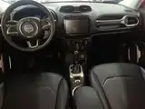 Photo 10 - Jeep Renegade