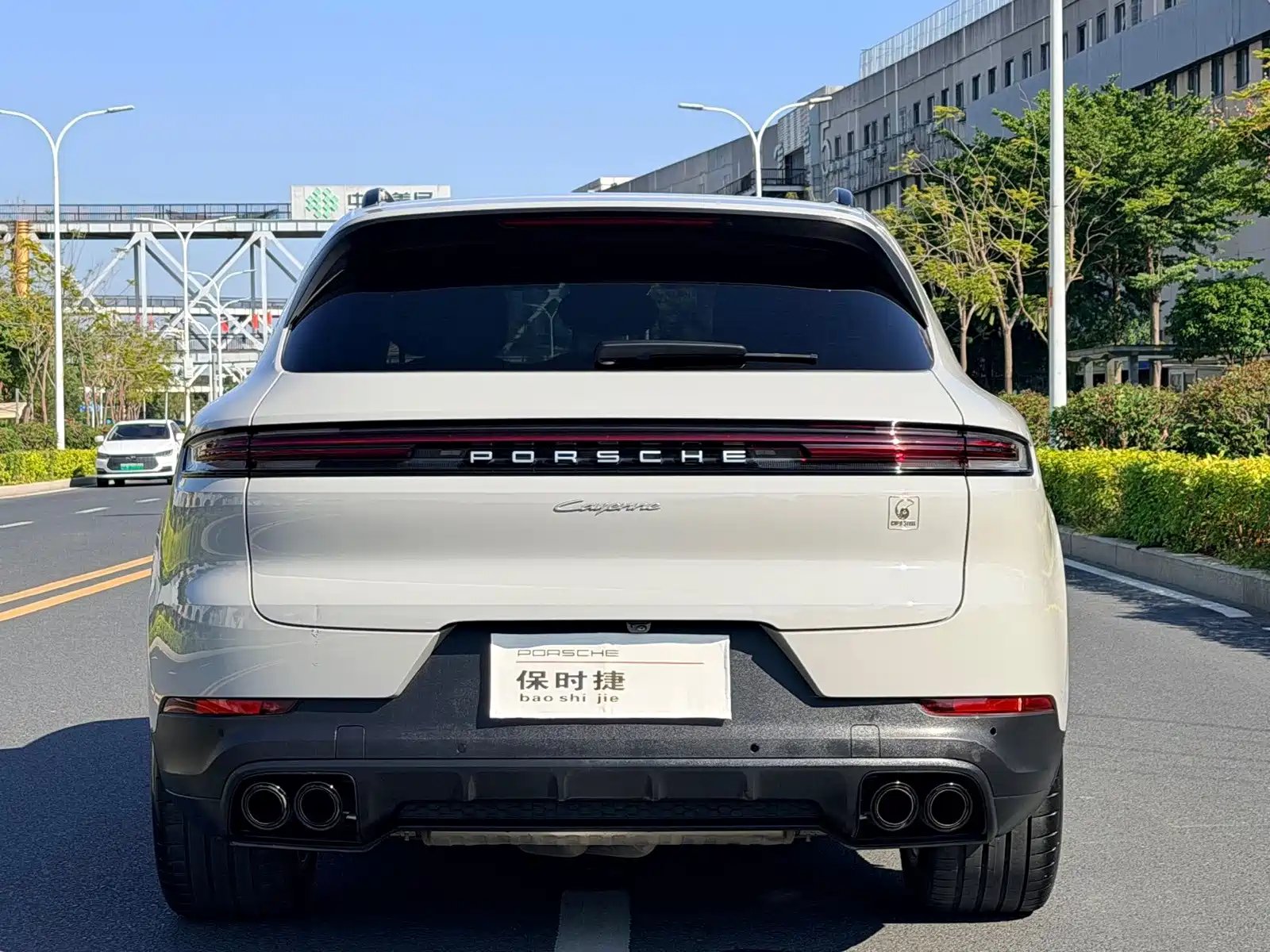Photo 11 - Porsche Cayenne