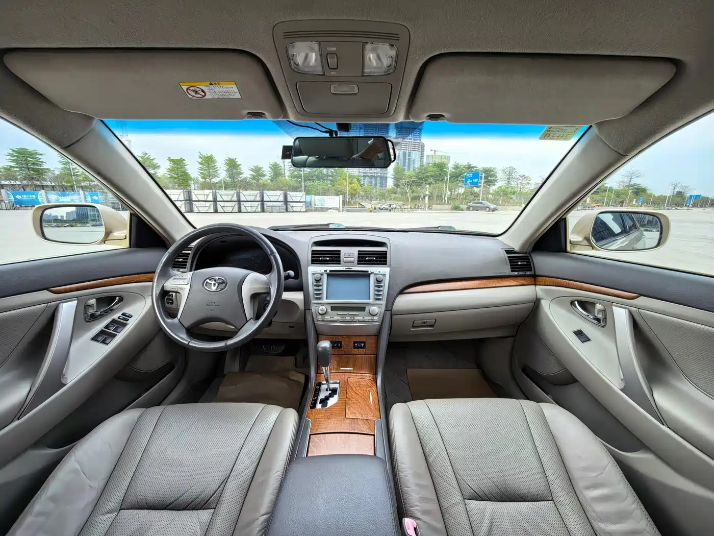 Photo 10 - Toyota Camry