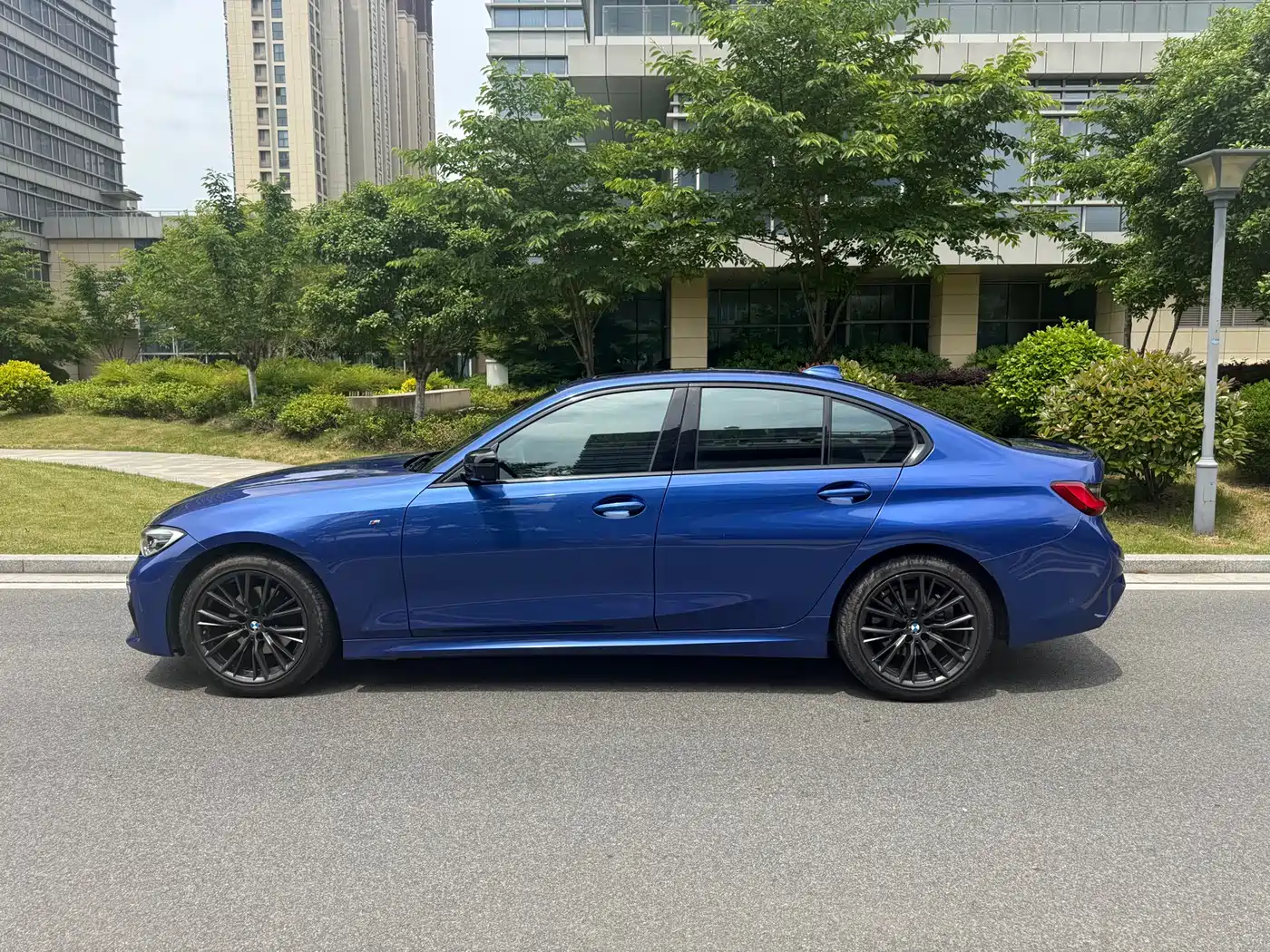 BMW 3 Series 2020 Facelift 325i M Sport Night Edition фото 3