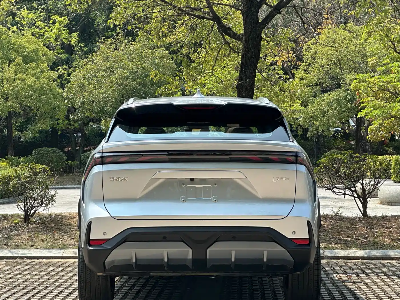 Geely Galaxy Galaxy L7 2025 EM-i 115km Explorer+ Edition фото 33