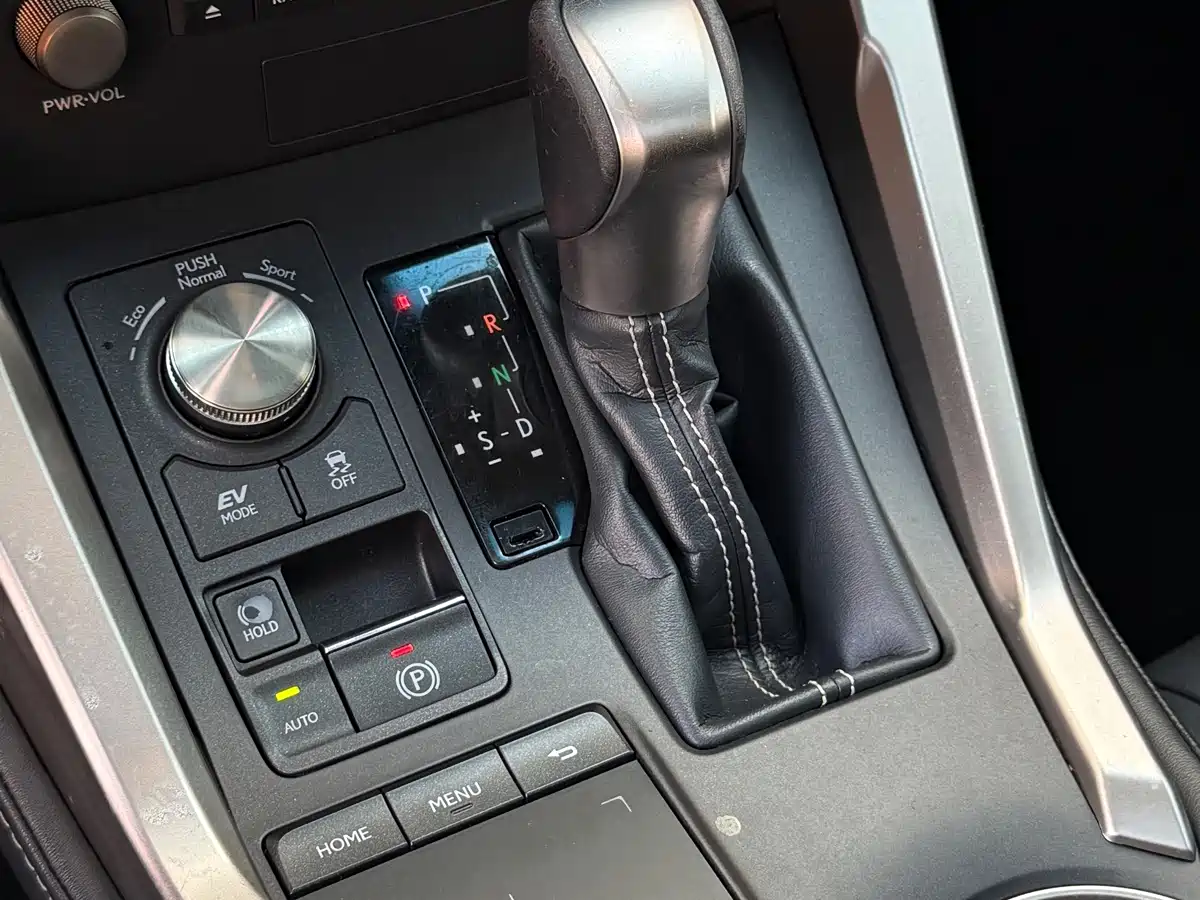 Photo 10 - Lexus NX