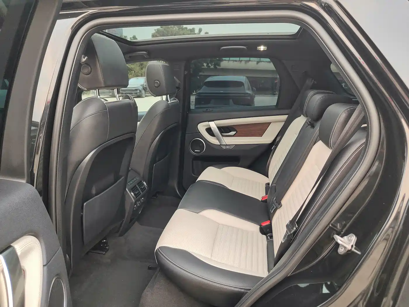 LAND ROVER DISCOVER SPORTS