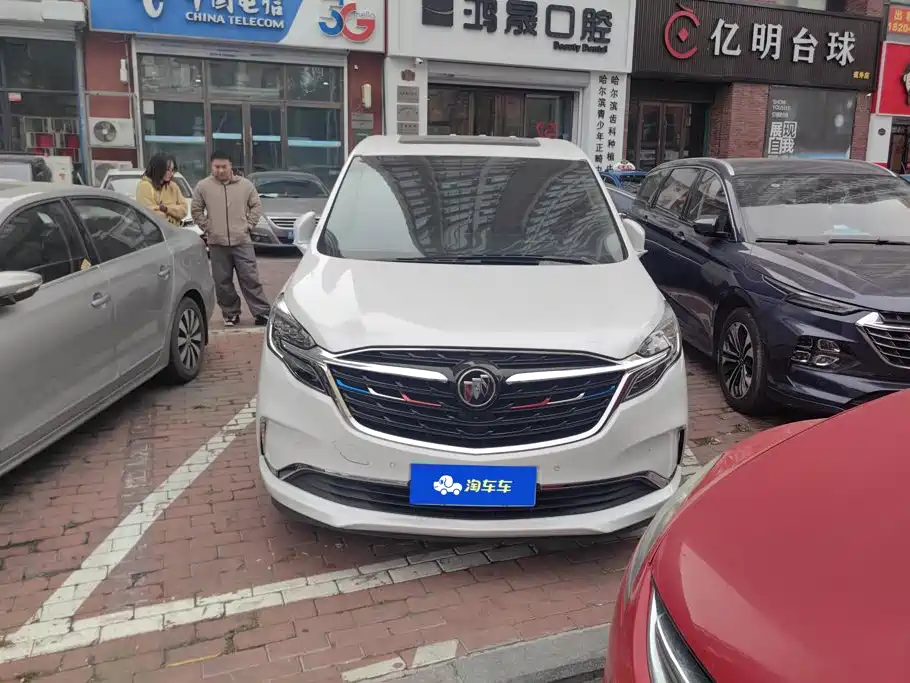 Photo 2 - Buick GL8