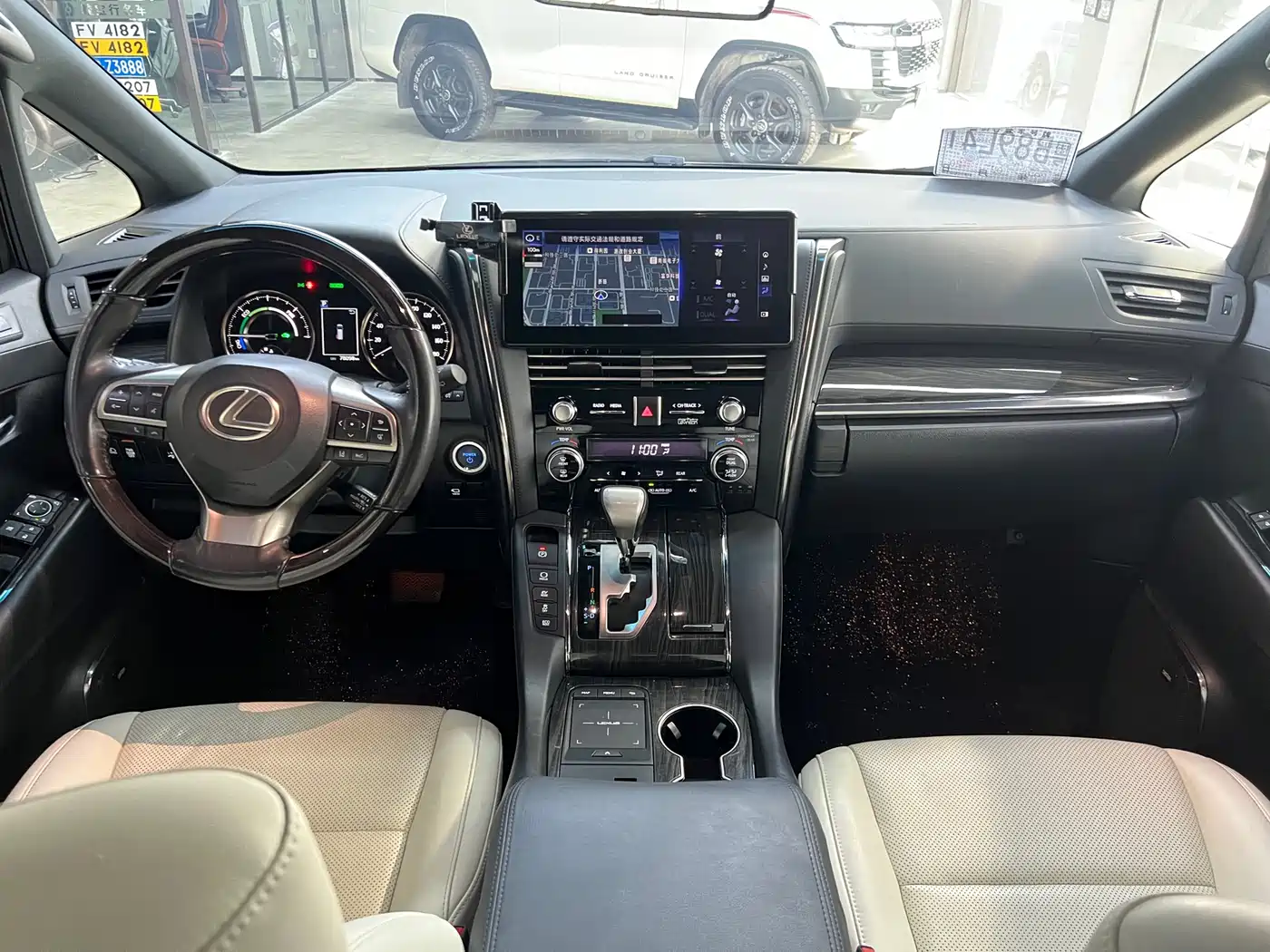 Lexus LM 2020 300h 4-Seat Imperial Edition фото 12