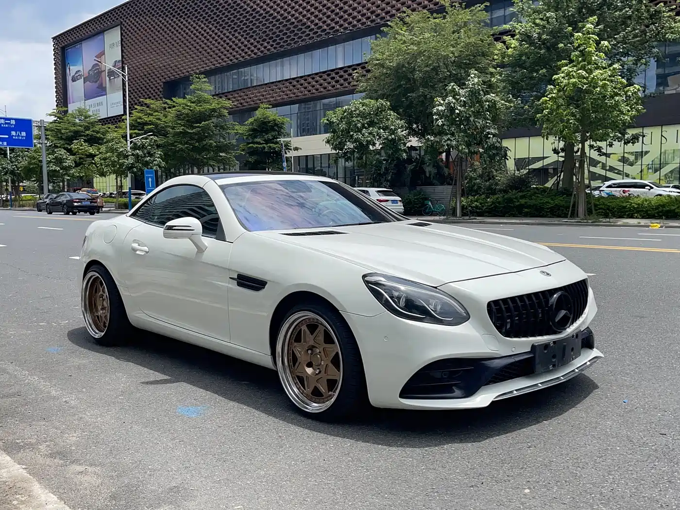 Mercedes-Benz SLC 2018 SLC 300 Luxury Sport фото 2