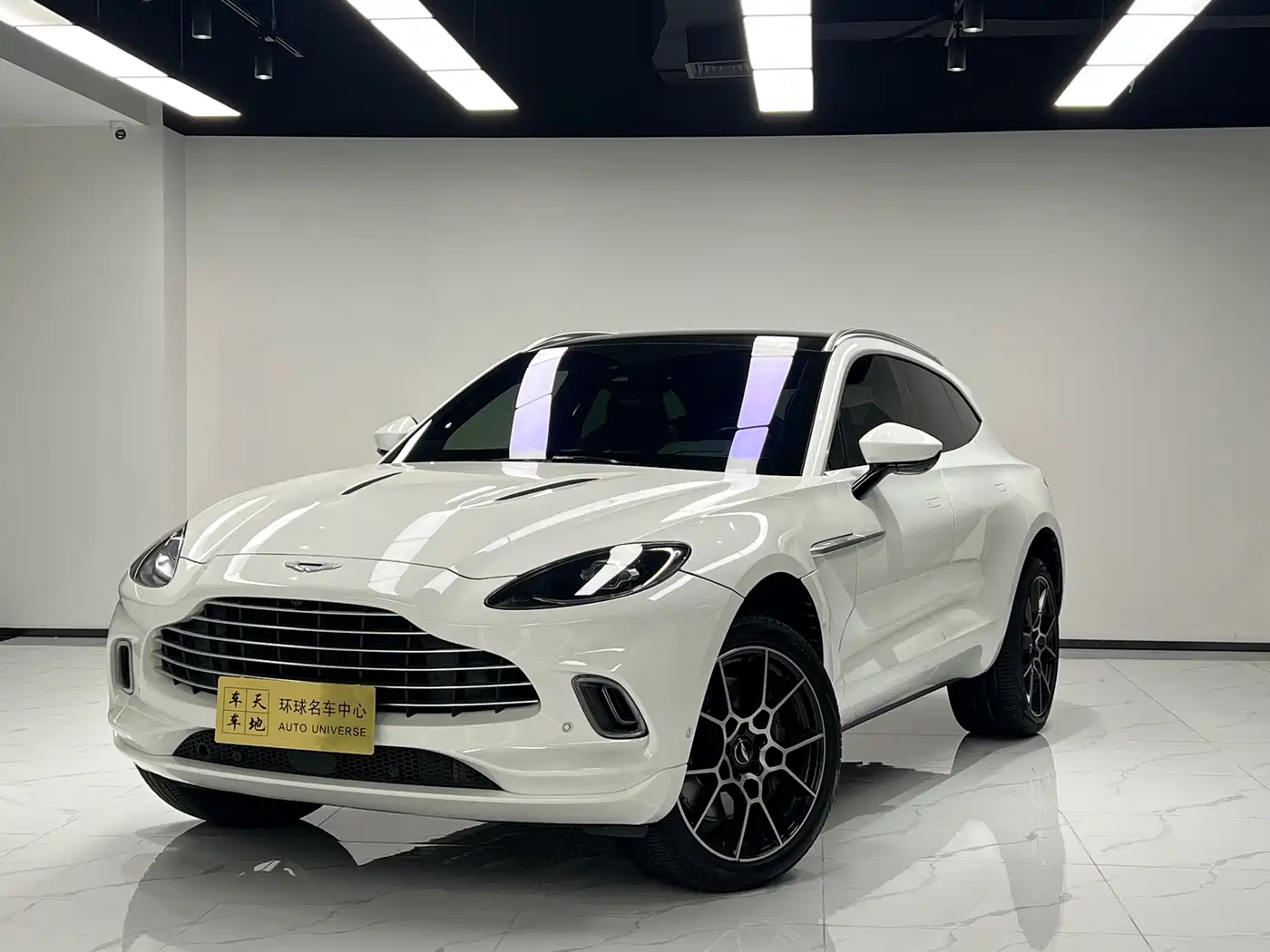 Aston Martin DBX 2021 4.0T V8 Flawless Flame