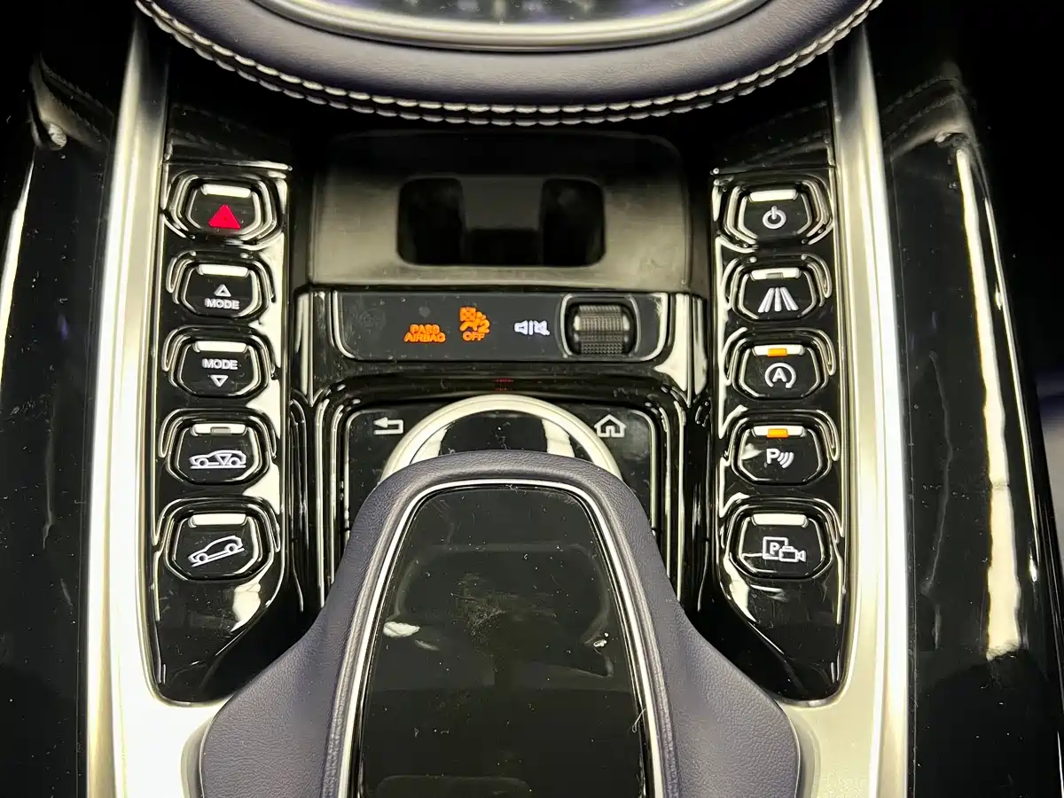 Aston Martin DBX 2021 4.0T V8 Flawless Flame фото 13