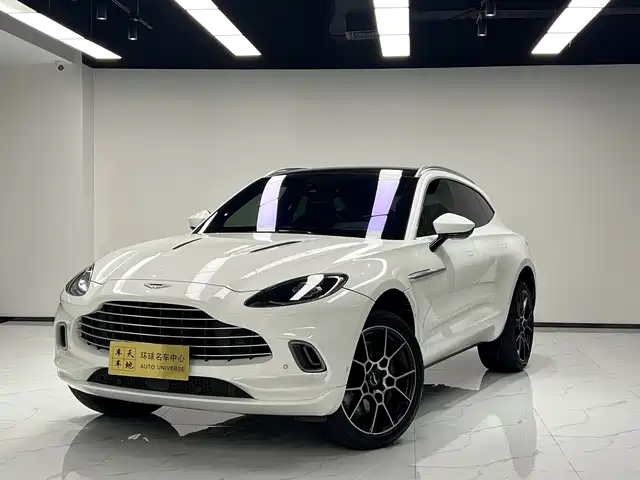 aston-martin dbx