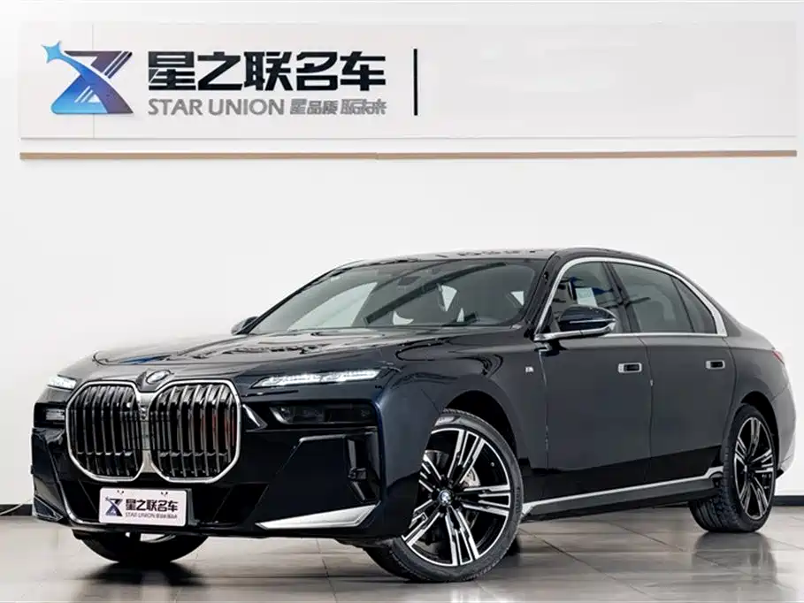 BMW 7 Series 2023 740Li Exclusive M Sport Package фото 2