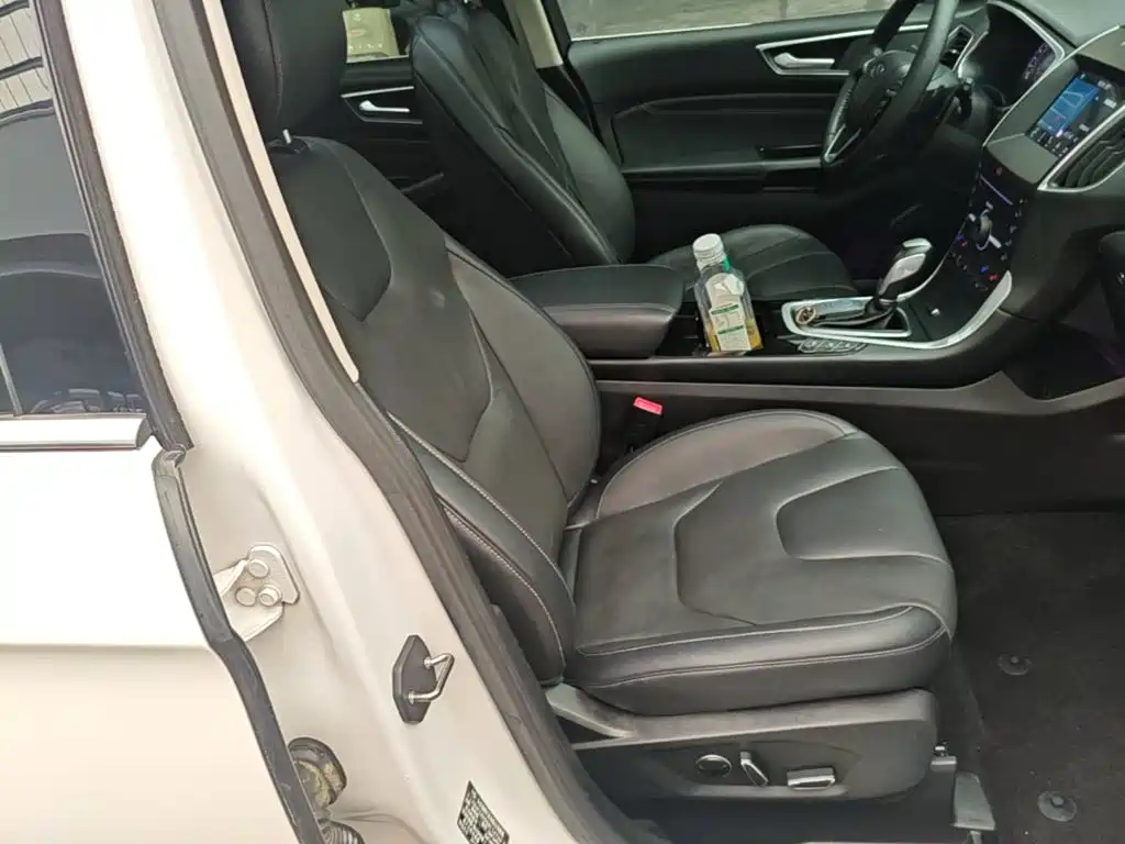 Фото 25 - Ford Edge