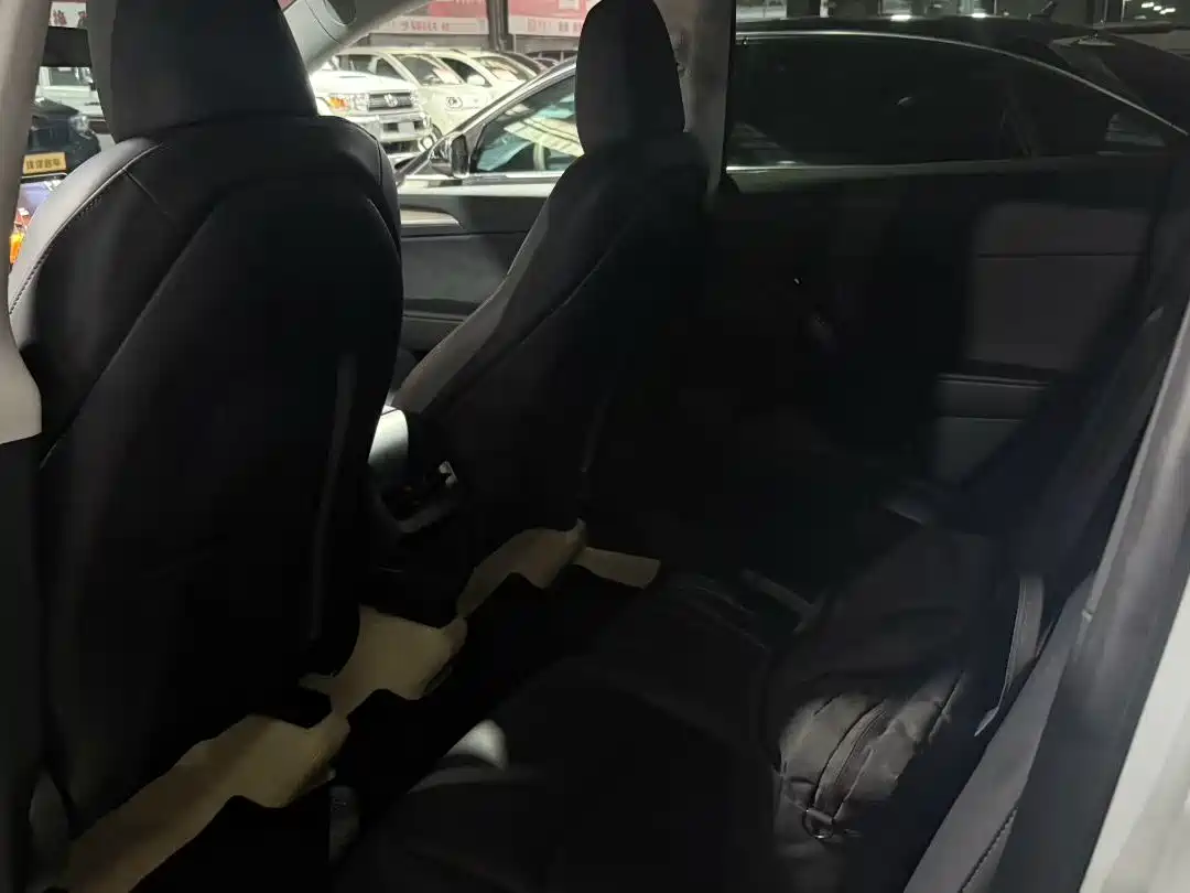 Фото 3 - Tesla Model Y