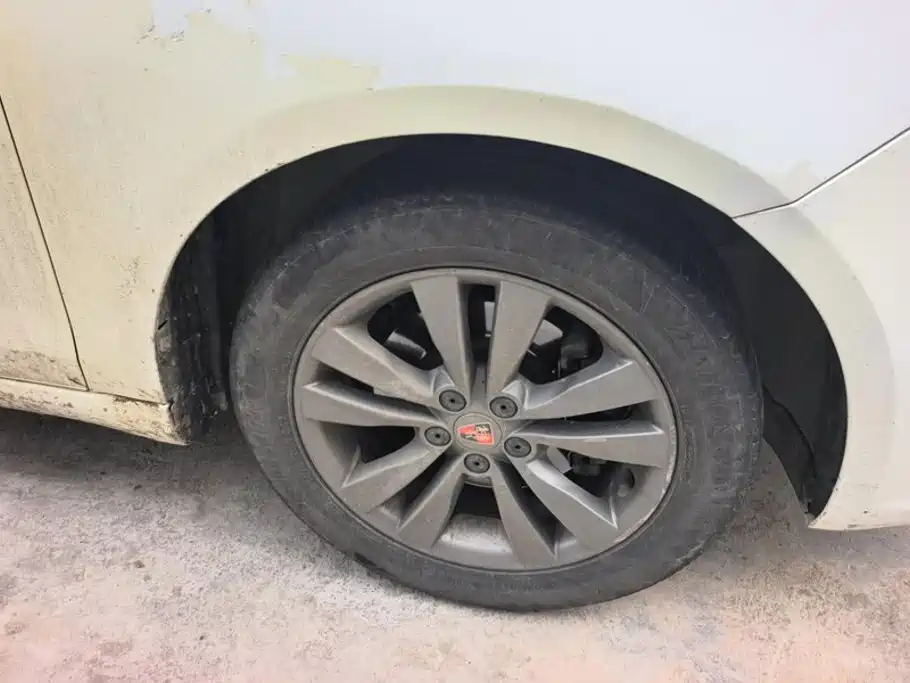 Фото 6 - Roewe 360