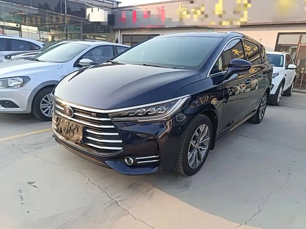 Фото 2 - BYD Song MAX
