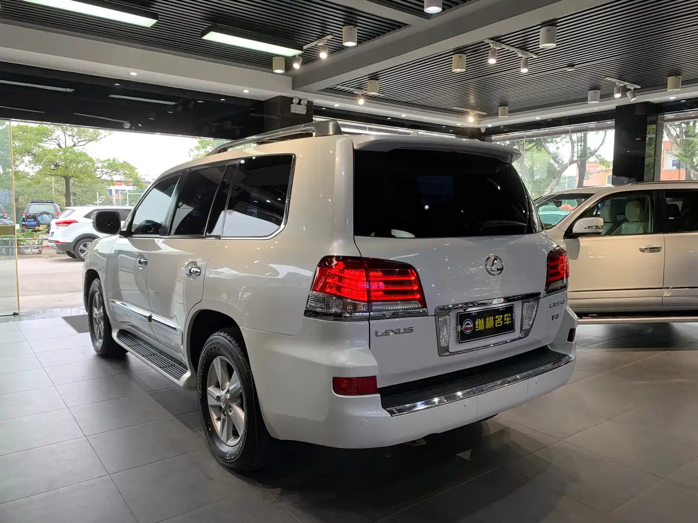 Lexus LX 2013 570 фото 4