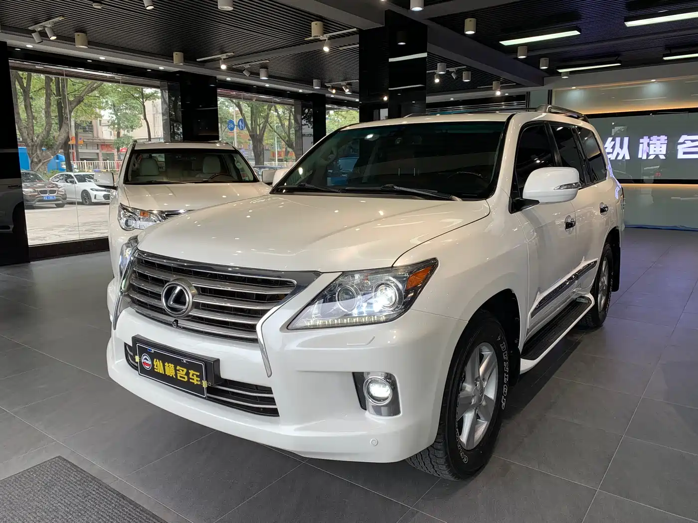 Lexus LX 2013 570