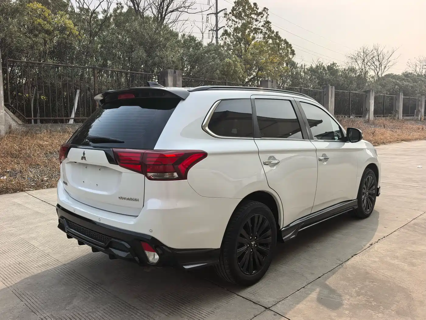 MITSUBISHI OUTLANDER