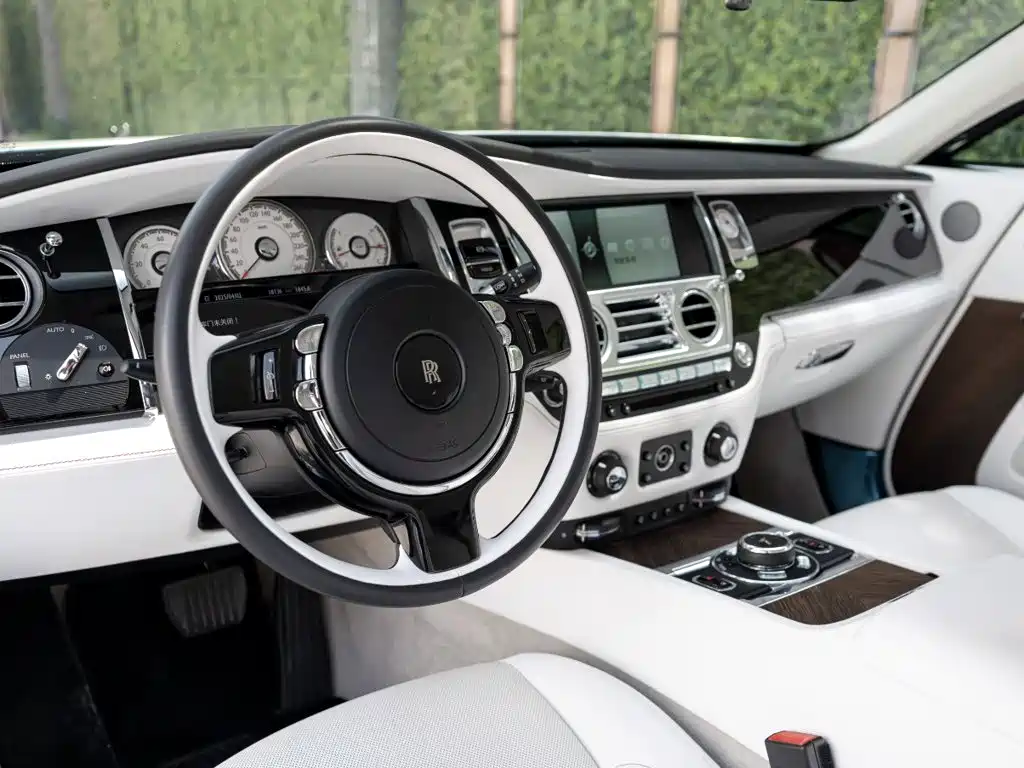 Фото 10 - Rolls-Royce Wraith