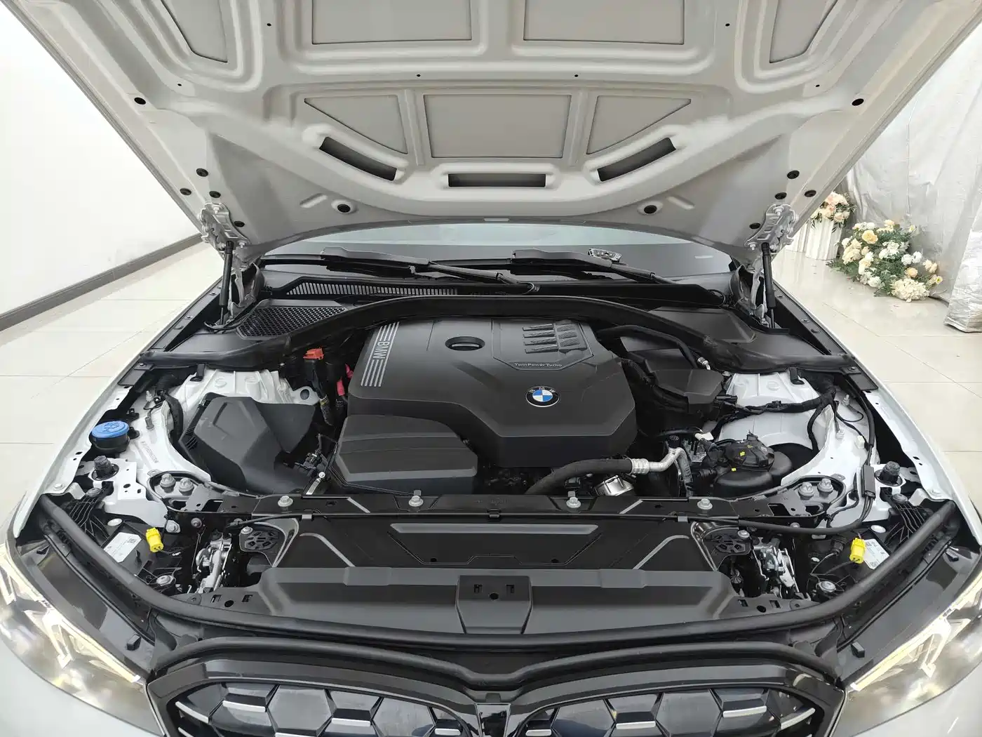 BMW 3 Series 2023 325Li M Sport Black Night Package фото 9