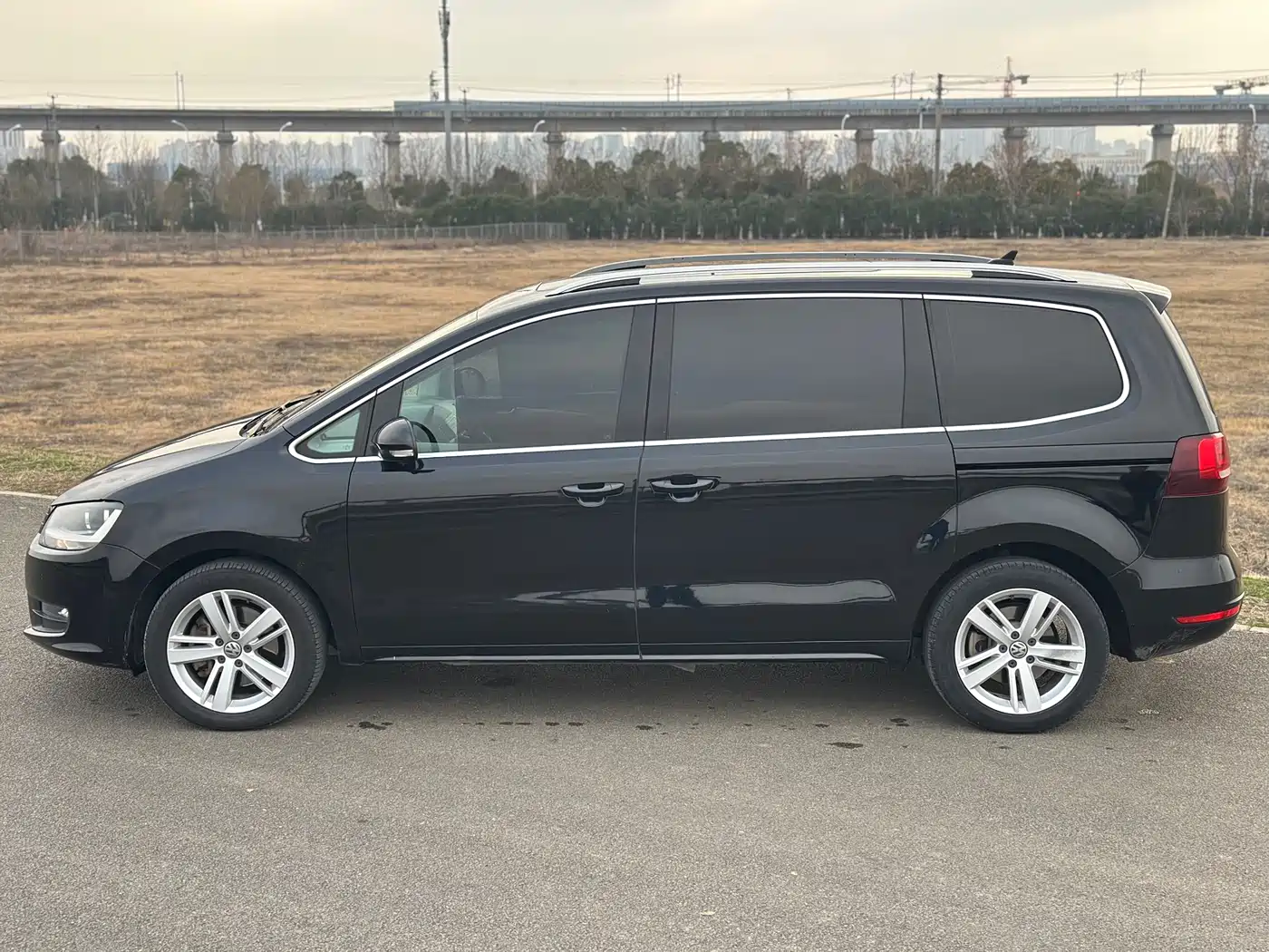 Volkswagen Sharan 2016 380TSI Comfort 7-seater фото 3