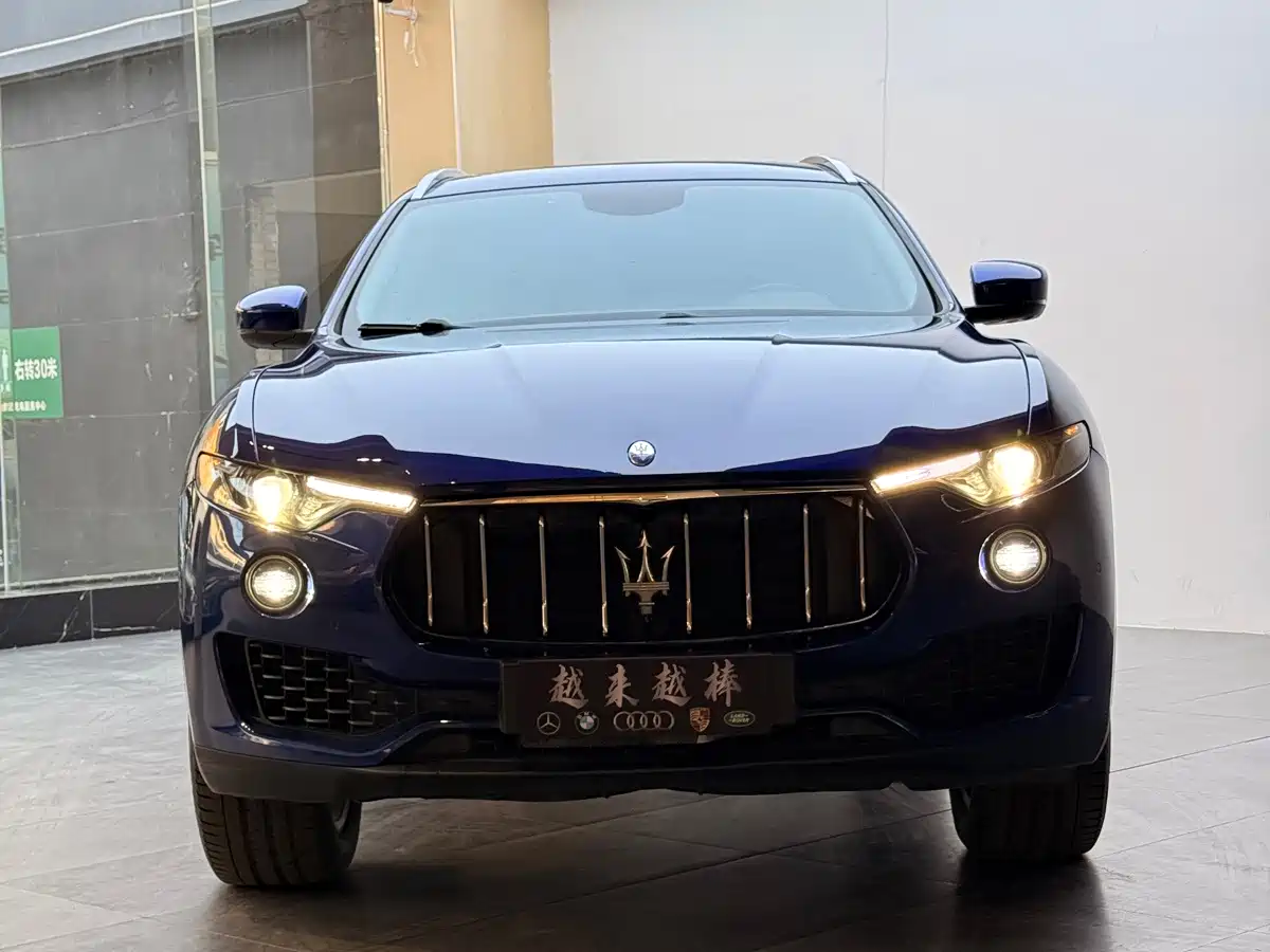 Photo 2 - Maserati Levante