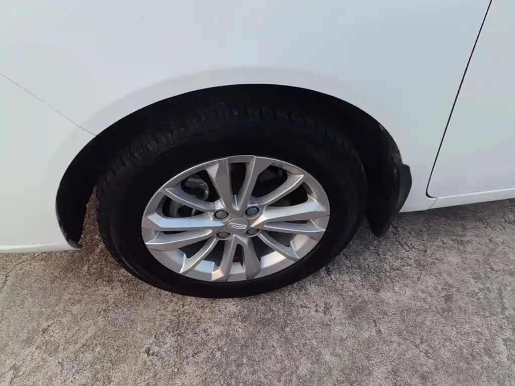 Фото 23 - Geely Vision