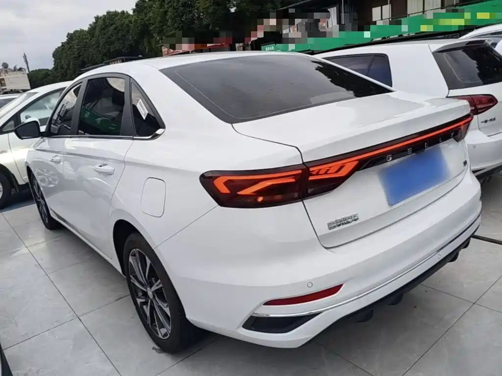Photo 5 - Geely Emgrand