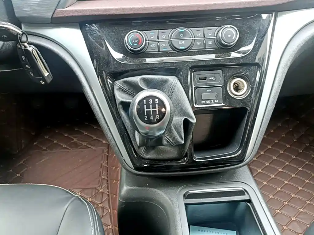 JAC Refine M3 2022 2022 PLUS 1.8L 7-Seater Standard