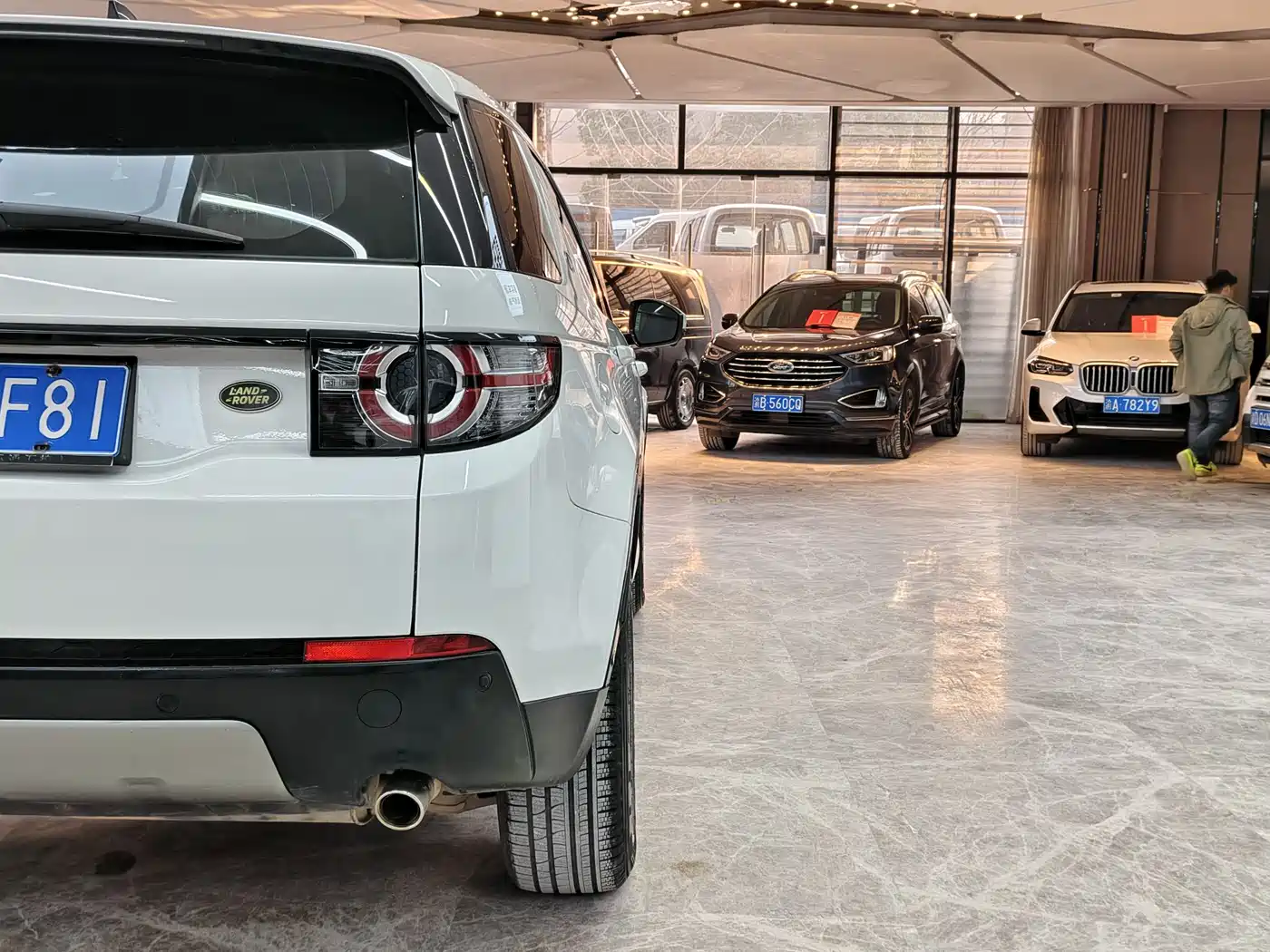 Land Rover Discovery Sport 2018 240PS SE Edition фото 8