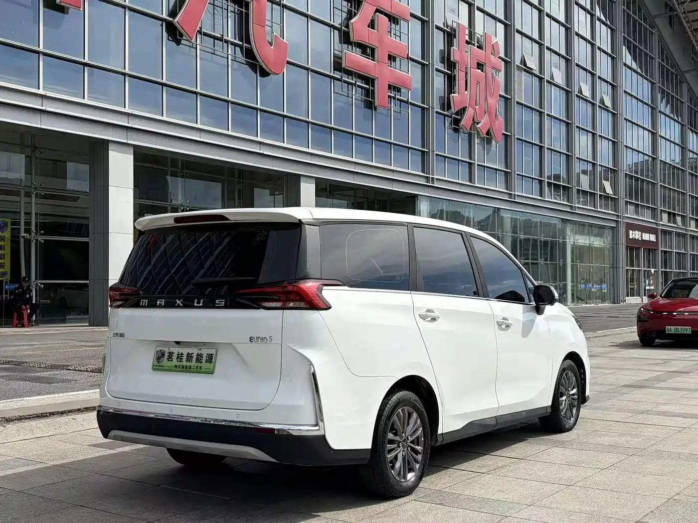 SAIC Maxus EUNIQ 5 2022 2022 Elite Edition 6-seater