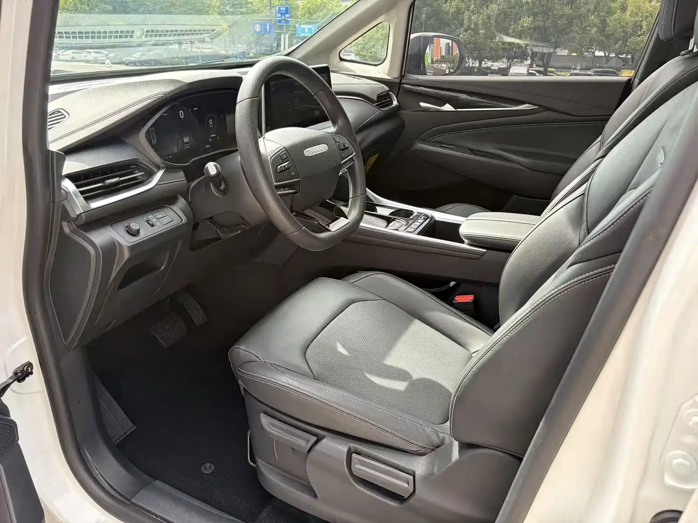 SAIC Maxus EUNIQ 5 2022 2022 Elite Edition 6-seater