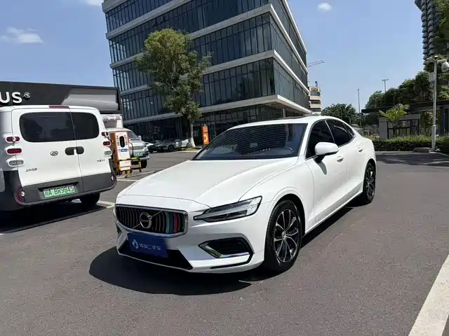 Volvo S60 2022