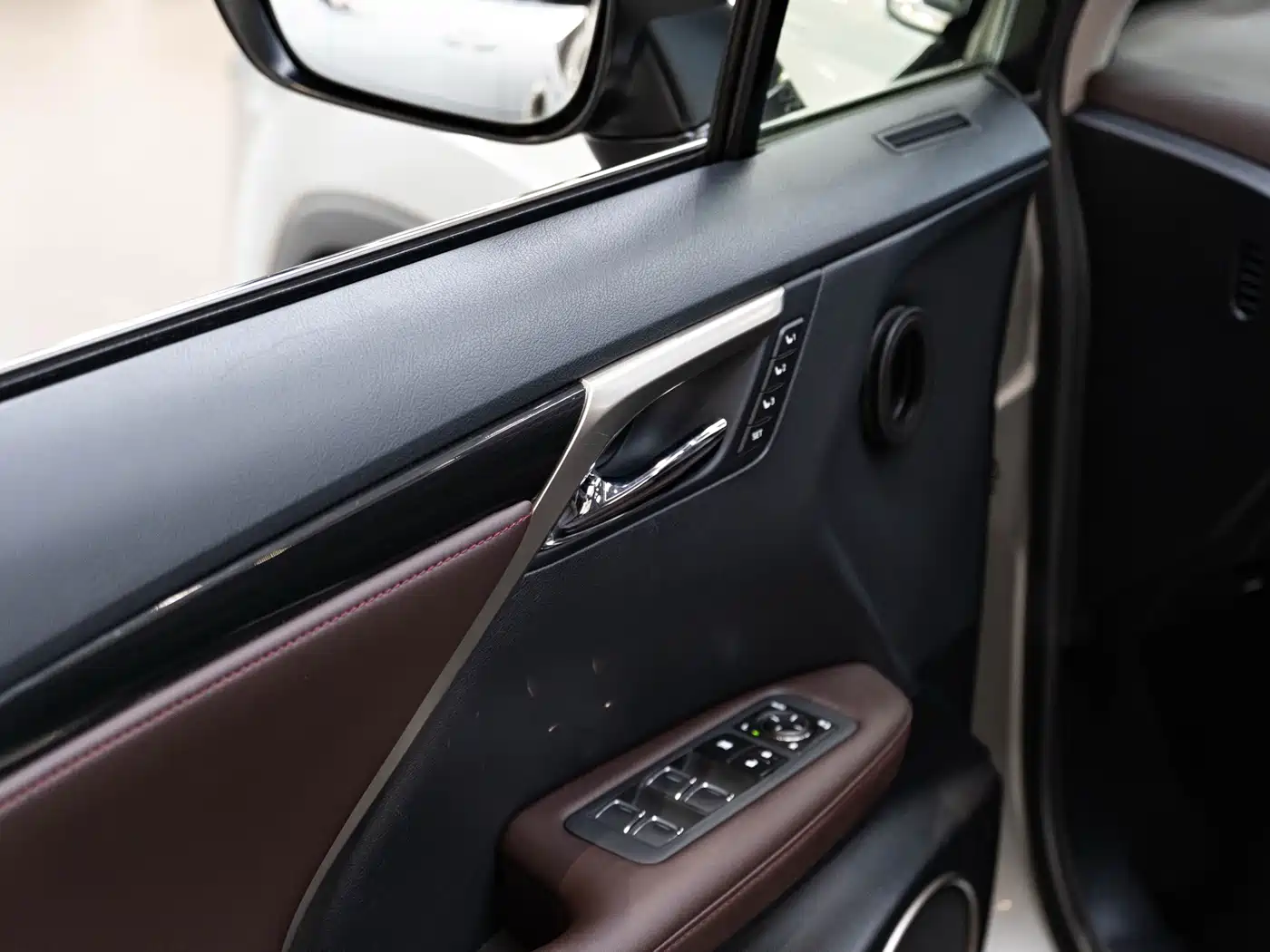 Фото 20 - Lexus RX