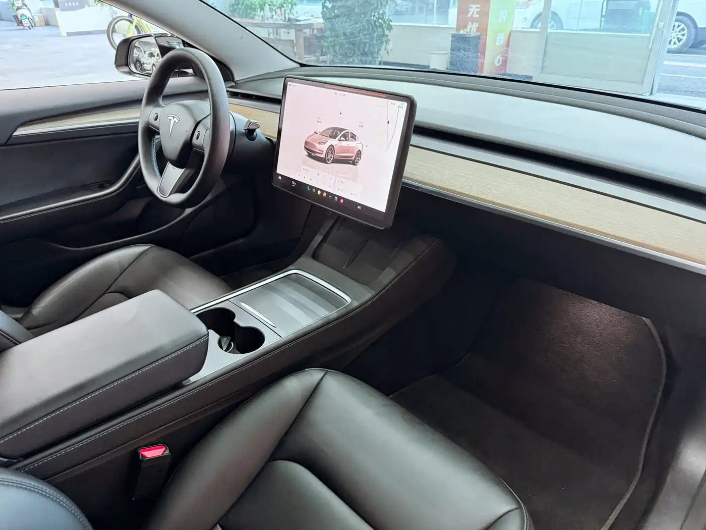 Фото 18 - Tesla Model 3