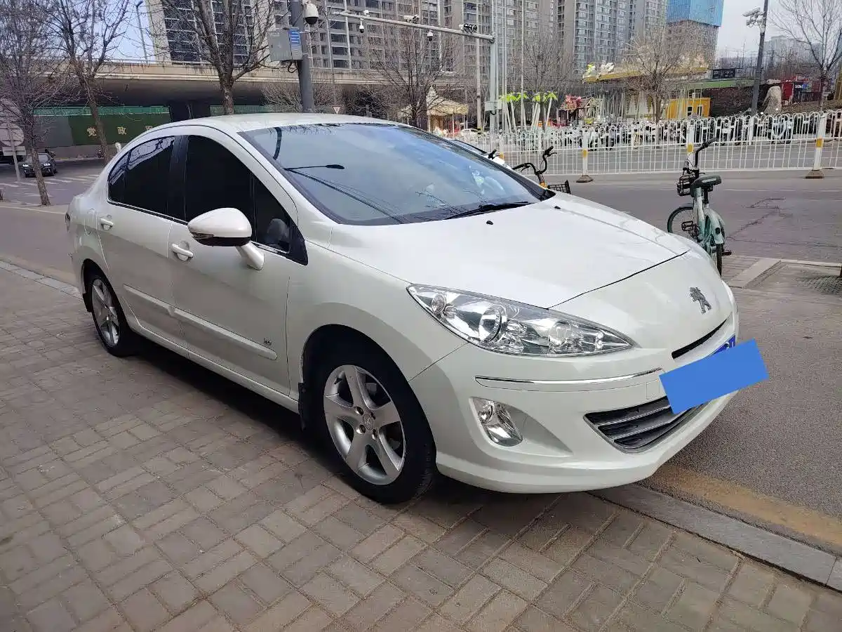 Peugeot 408 2013 2.0L Automatic Comfort Edition фото 3