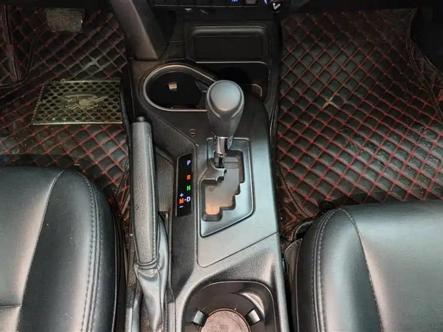 Toyota RAV4 Rongfang 2018 2.0L CVT 2WD Trend X Edition фото 16
