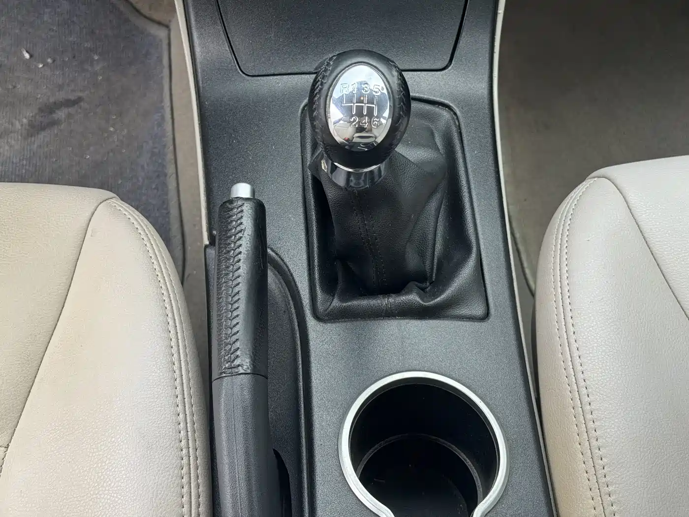 Besturn B70 2011 2010 2.0L Manual Fashion