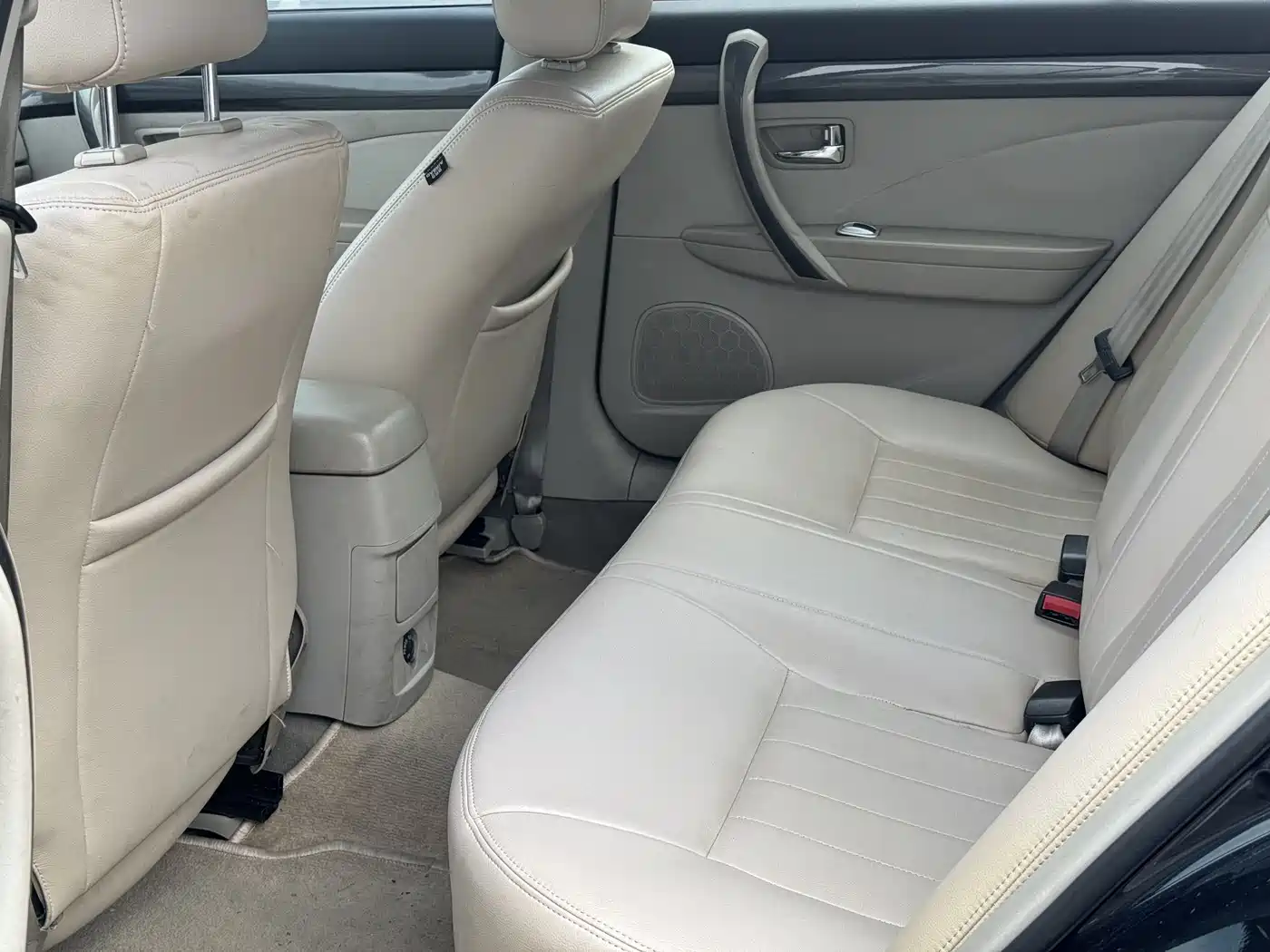 Besturn B70 2011 2010 2.0L Manual Fashion